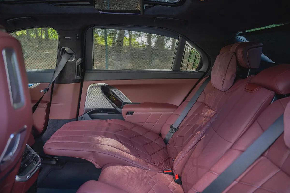 BMW 735i M Sport Individual – 2026 | GCC | Only 2,478 KM | AED 419,000-18-18