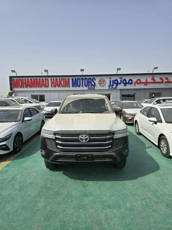 Toyota Land Cruiser GXR 4.0L TOYOTA LAND CRUISER GXR GCC SPECS 4.0L 2026 MODEL