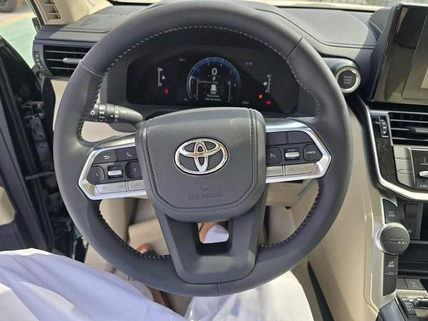 Toyota Land Cruiser GXR 4.0L TOYOTA LAND CRUISER GXR GCC SPECS 4.0L 2026 MODEL
