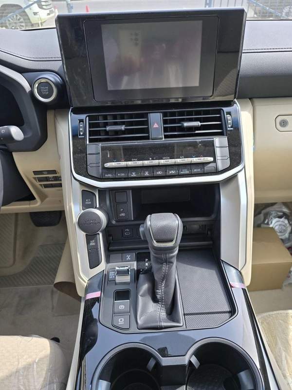 Toyota Land Cruiser GXR 4.0L TOYOTA LAND CRUISER GXR GCC SPECS 4.0L 2026 MODEL