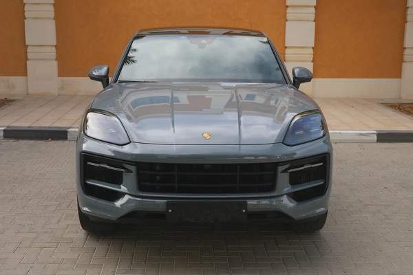 PORSCHE CAYENNE COUPE V6 3.0L - GCC SPECS -UNDER WARRANTY - ACCIDENT FREE - FULL SERVICE HISTORY -
