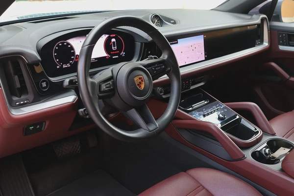 PORSCHE CAYENNE COUPE V6 3.0L - GCC SPECS -UNDER WARRANTY - ACCIDENT FREE - FULL SERVICE HISTORY -