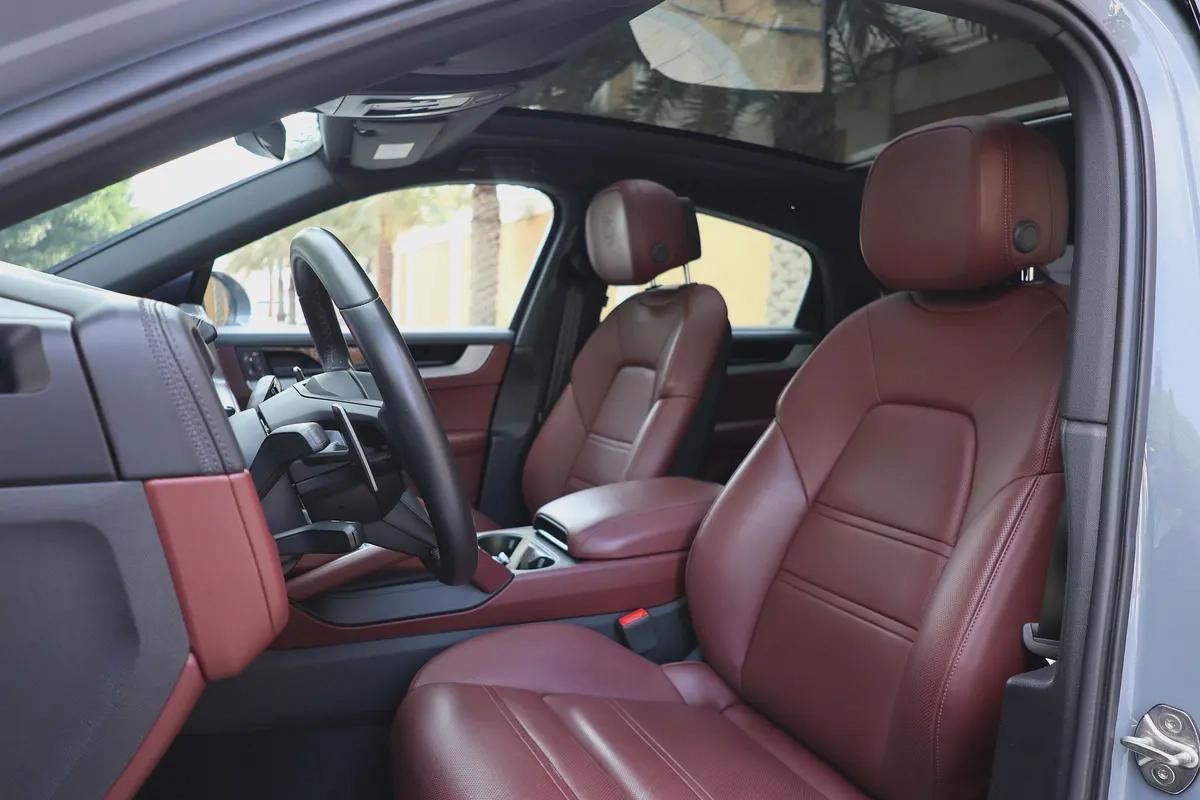 PORSCHE CAYENNE COUPE V6 3.0L - GCC SPECS -UNDER WARRANTY - ACCIDENT FREE - FULL SERVICE HISTORY --12-12