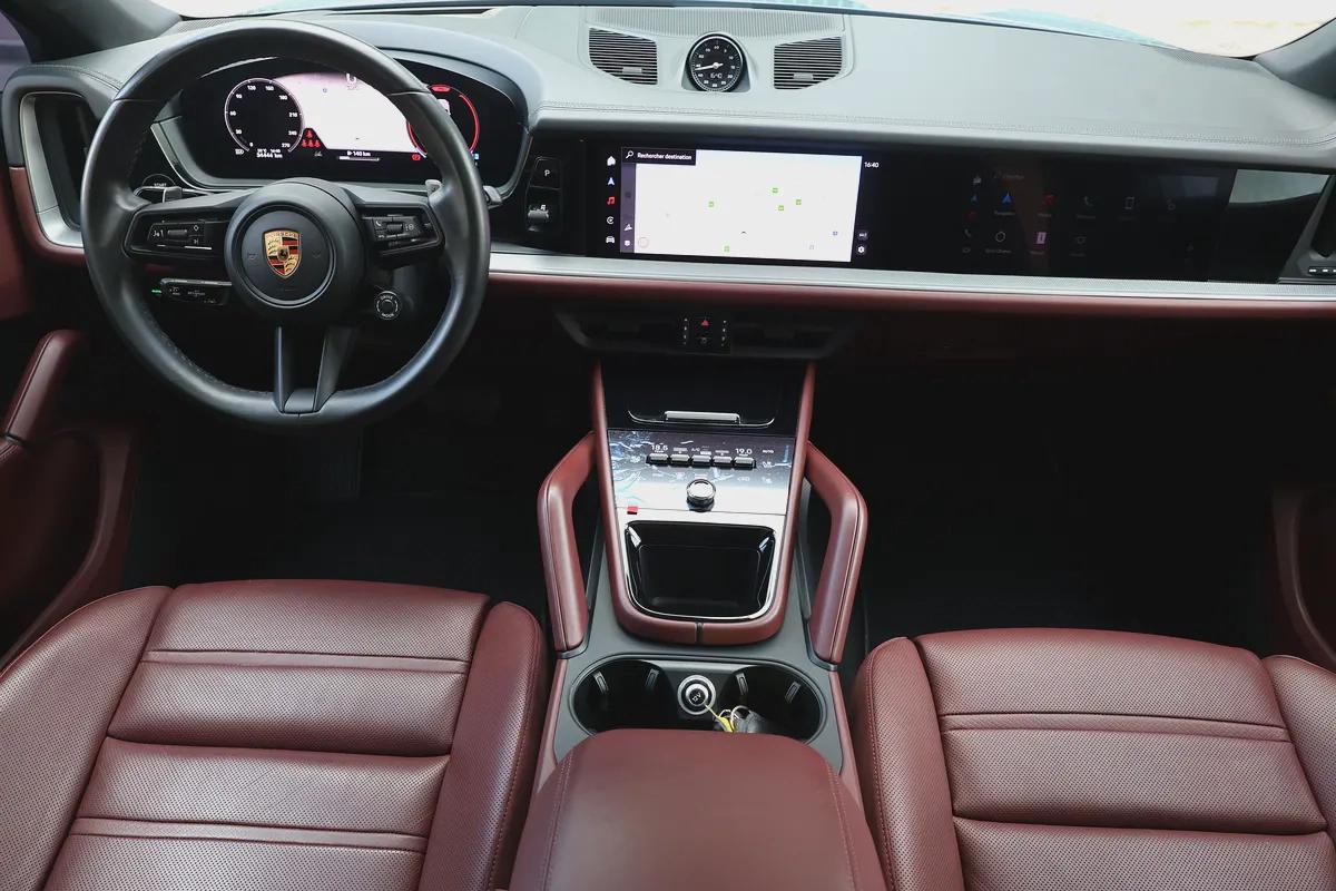 PORSCHE CAYENNE COUPE V6 3.0L - GCC SPECS -UNDER WARRANTY - ACCIDENT FREE - FULL SERVICE HISTORY --15-15