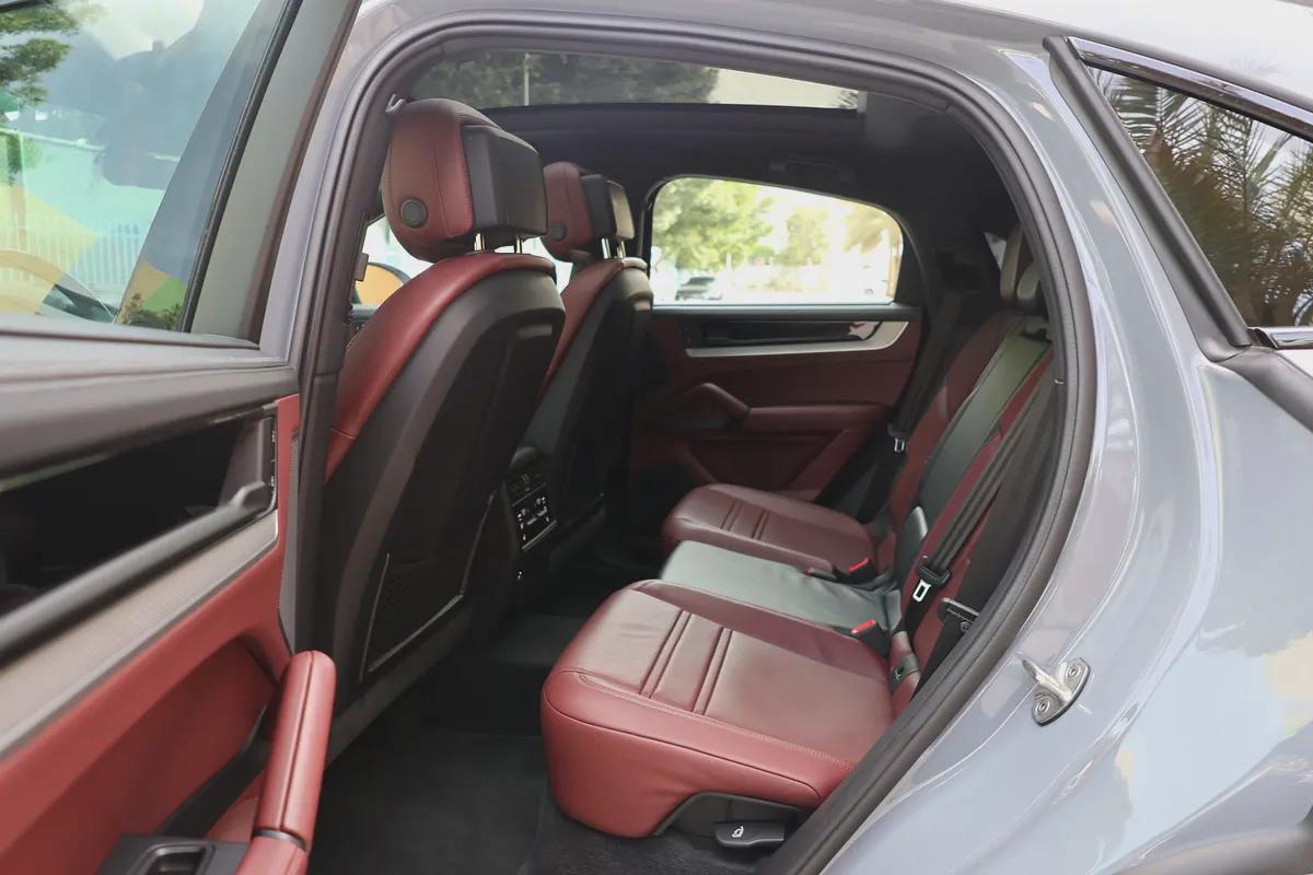 PORSCHE CAYENNE COUPE V6 3.0L - GCC SPECS -UNDER WARRANTY - ACCIDENT FREE - FULL SERVICE HISTORY --18-18