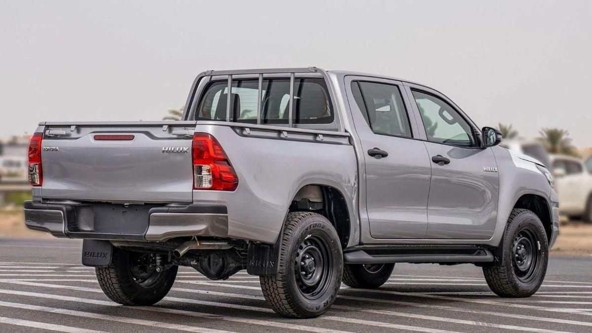 Toyota Hilux Hilux SR5 2.4 Diesel mid option MT2025-3-3