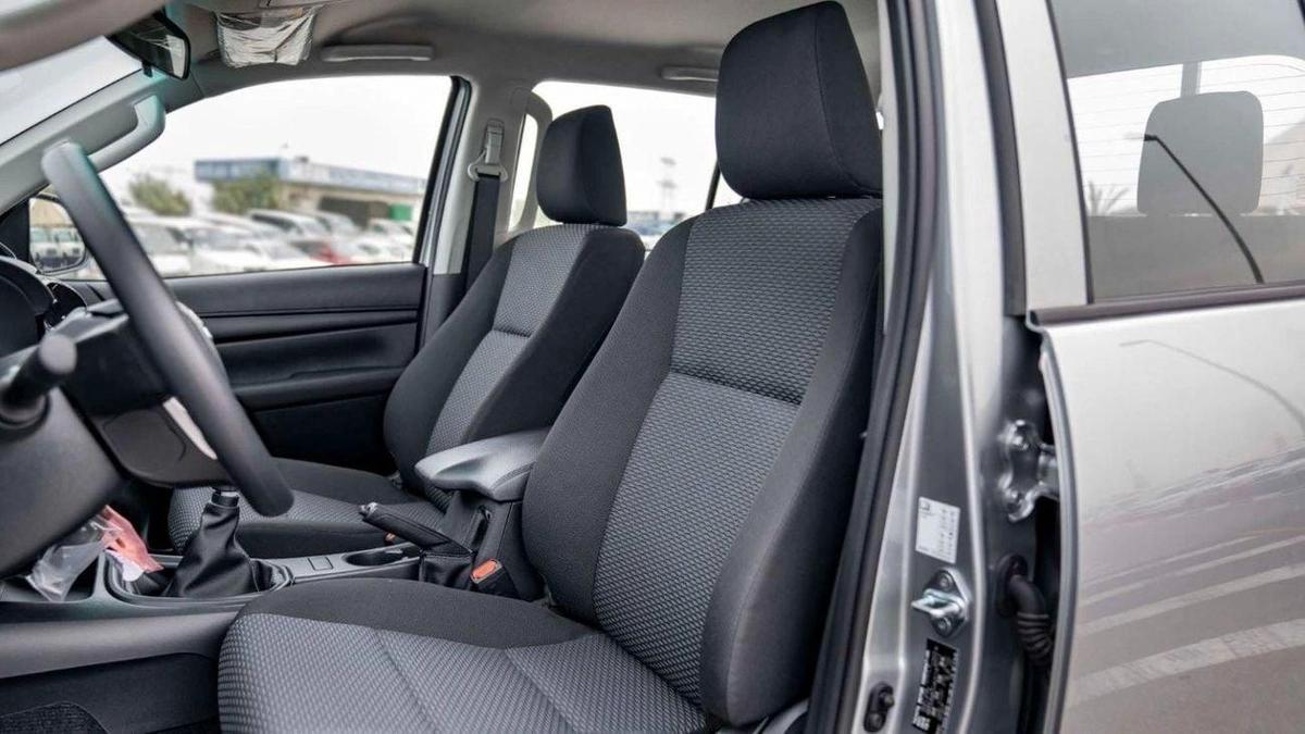 Toyota Hilux Hilux SR5 2.4 Diesel mid option MT2025-10-10
