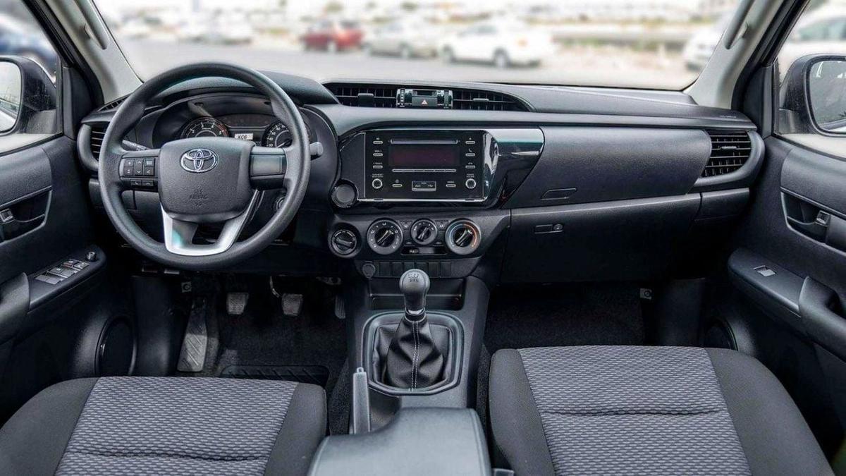 Toyota Hilux Hilux SR5 2.4 Diesel mid option MT2025-13-13