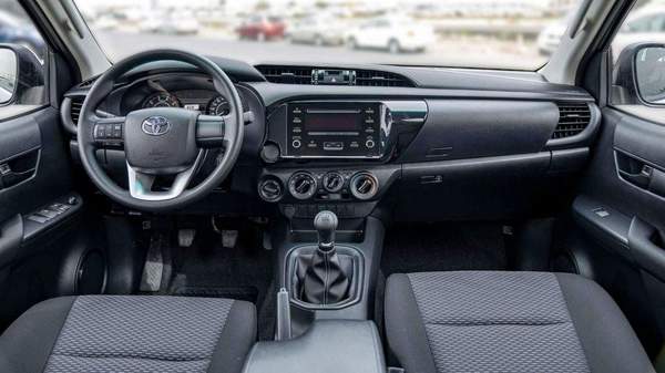 Toyota Hilux Hilux SR5 2.4 Diesel mid option MT2025