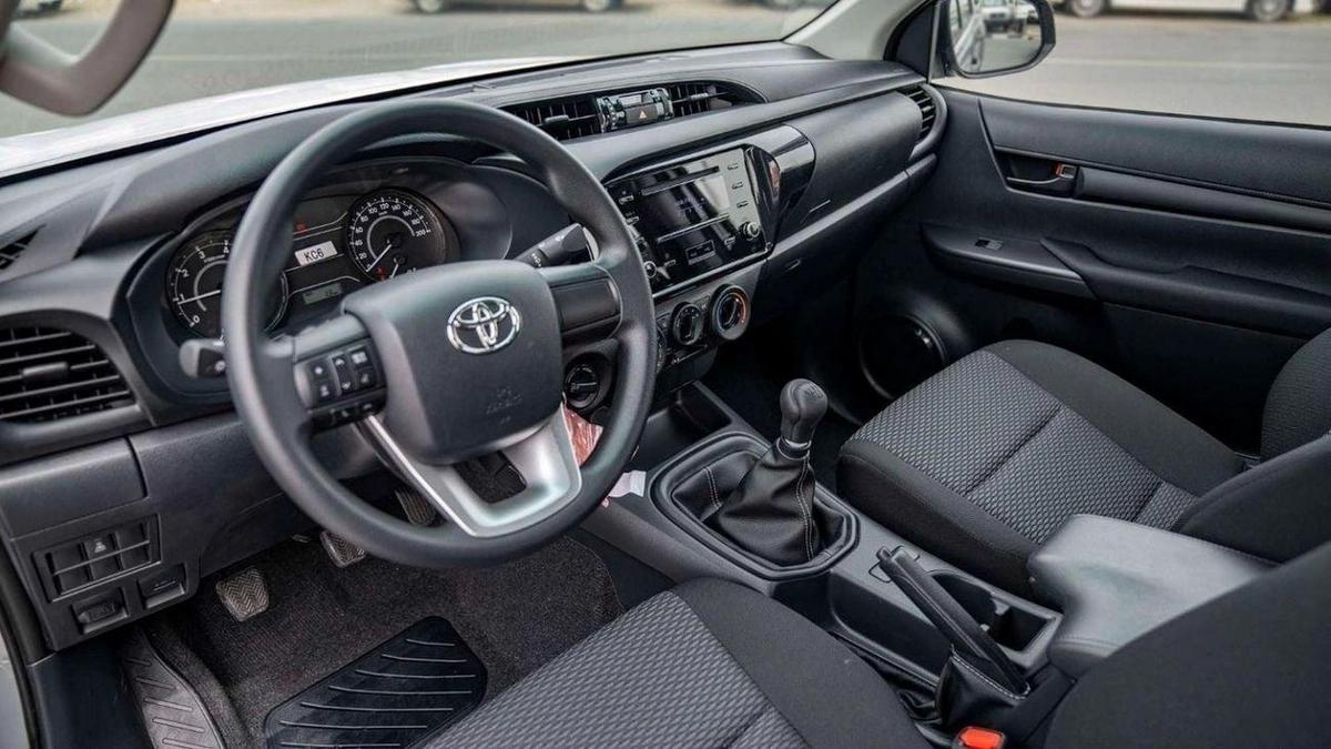 Toyota Hilux Hilux SR5 2.4 Diesel mid option MT2025-14-14