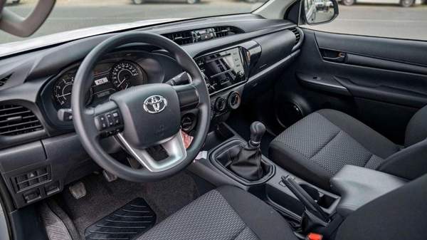 Toyota Hilux Hilux SR5 2.4 Diesel mid option MT2025