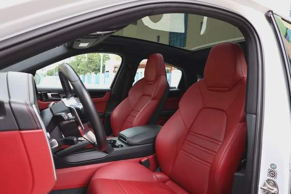 PORSCHE CAYENNE-2020-122000KM-GCC SPECS-EXCELLENT CONDITION