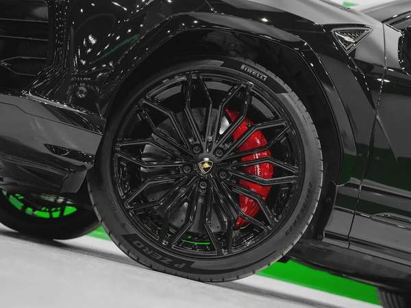 BRAND NEW 2025 URUS SE - CARBON PACKAGE - BICOLORE SPORTIVO