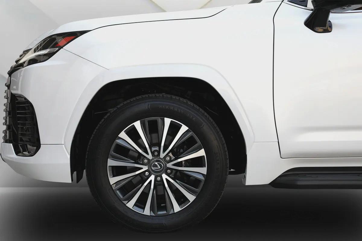 LEXUS LX 600 - 2024 - GCC - AL FUTTAIM WARRANTY TILL 2028 - FULL SERVICE HISTROY - FULLY LOADED-6-6