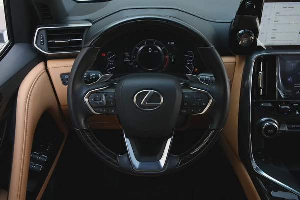 LEXUS LX 600 - 2024 - GCC - AL FUTTAIM WARRANTY TILL 2028 - FULL SERVICE HISTROY - FULLY LOADED