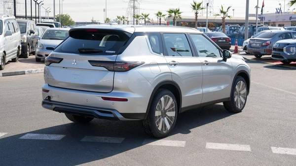 Mitsubishi Outlander Brand New 2026 Mitsubishi Outlander Medium Line (G12) 2.5L | 7-Seater SUV | GCC Spec | Export Only