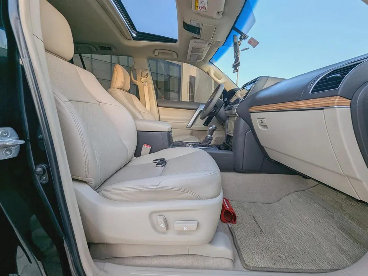 Toyota Prado VXR 2020 GCC Specs - Accident Free - Well Maintained-4-4