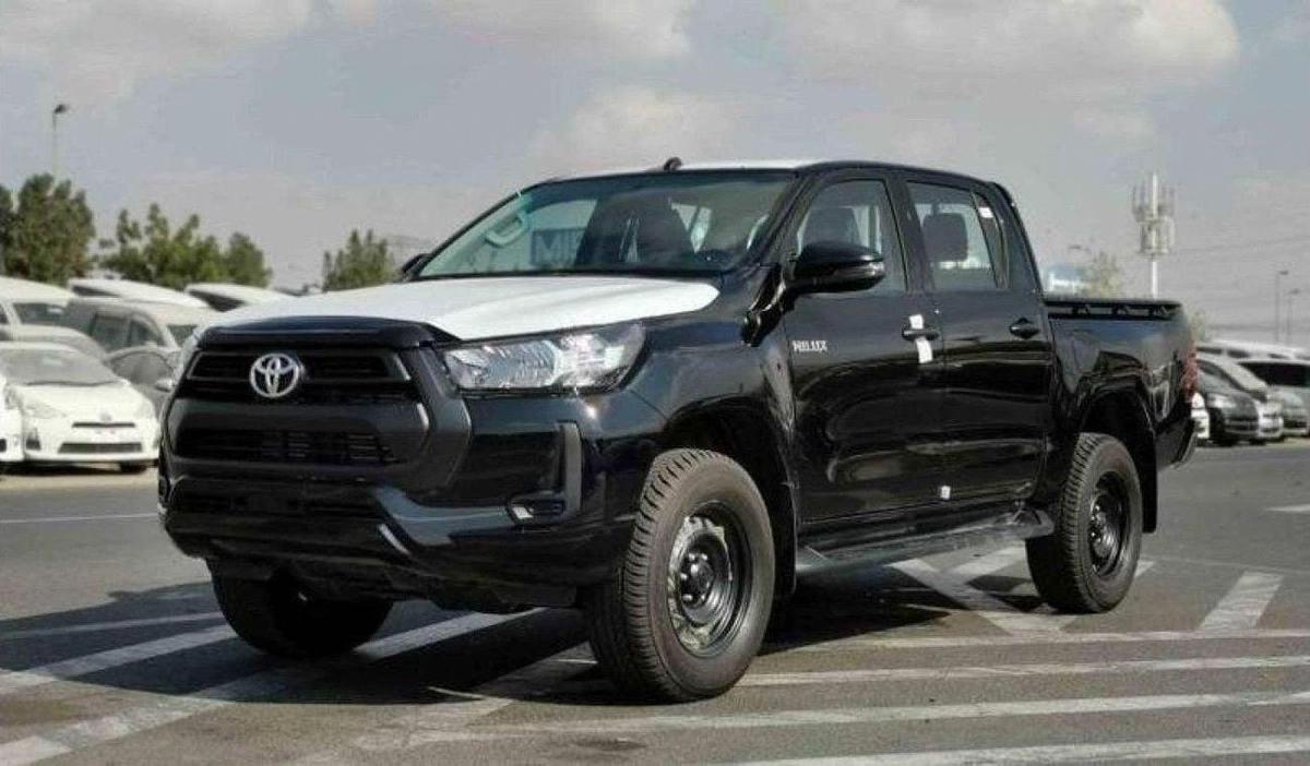 Toyota Hilux Toyota Hilux Mid option 2.4L Diesel MT MY2025-0-0