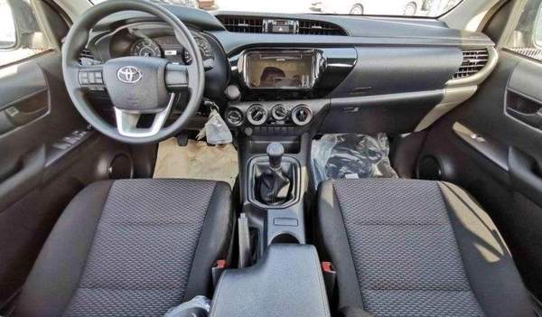 Toyota Hilux Toyota Hilux Mid option 2.4L Diesel MT MY2025