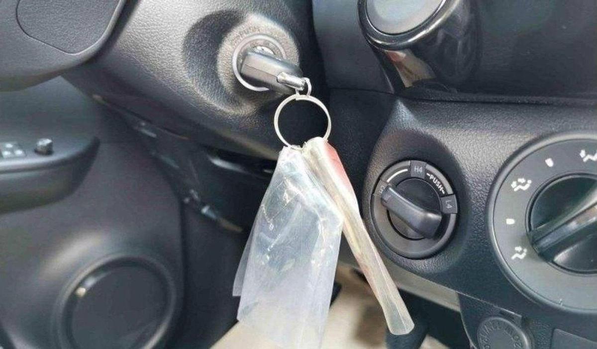 Toyota Hilux Toyota Hilux Mid option 2.4L Diesel MT MY2025-12-12