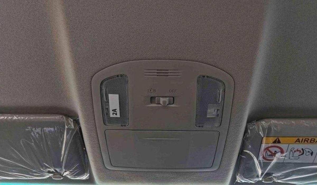 Toyota Hilux Toyota Hilux Mid option 2.4L Diesel MT MY2025-15-15