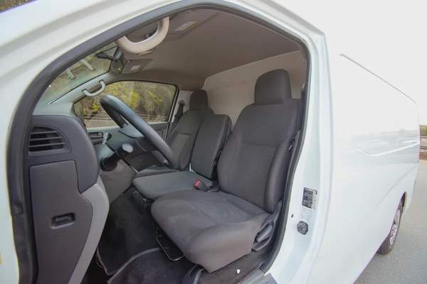 Standard Roof Chiller Van | Manual | GCC Specs | Ref#N32515