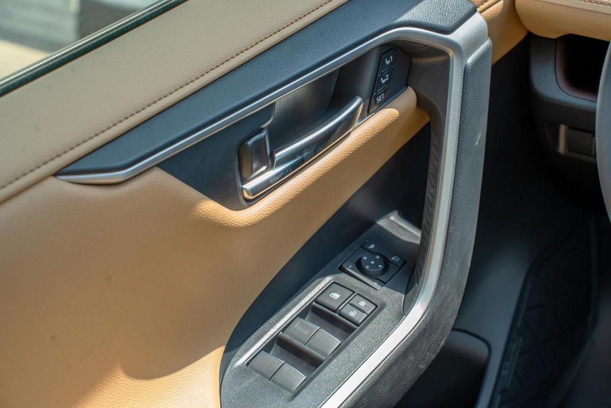 TOYOTA RAV4 2.5L HYBRID PANORAMIC SUNROOF 2025-21-21