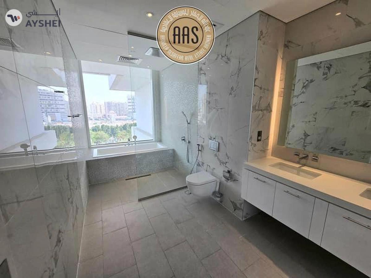 Luxurious Apartment ! Lagoon view ! Fully Fitted Kitchen ! With All Aminities ! Spacious-20-20