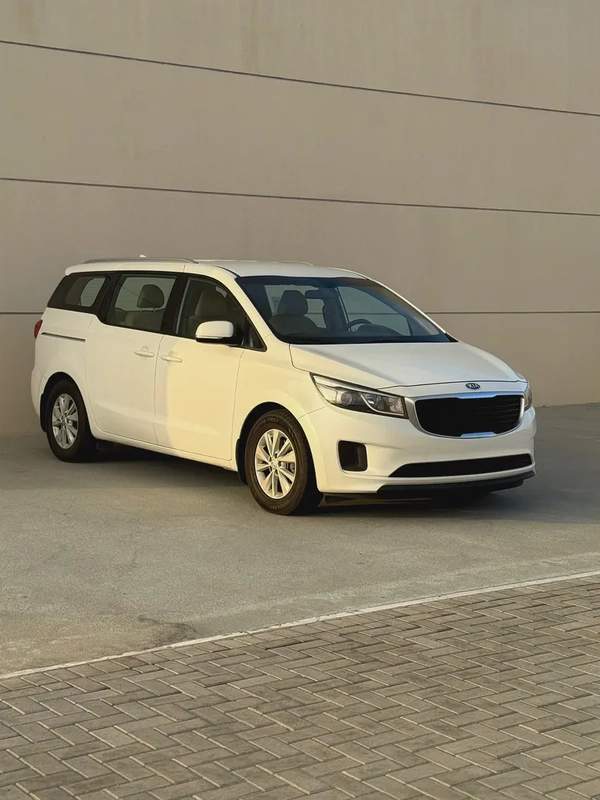 كيا كرنفال 2018 نظيفه جدا خليجي