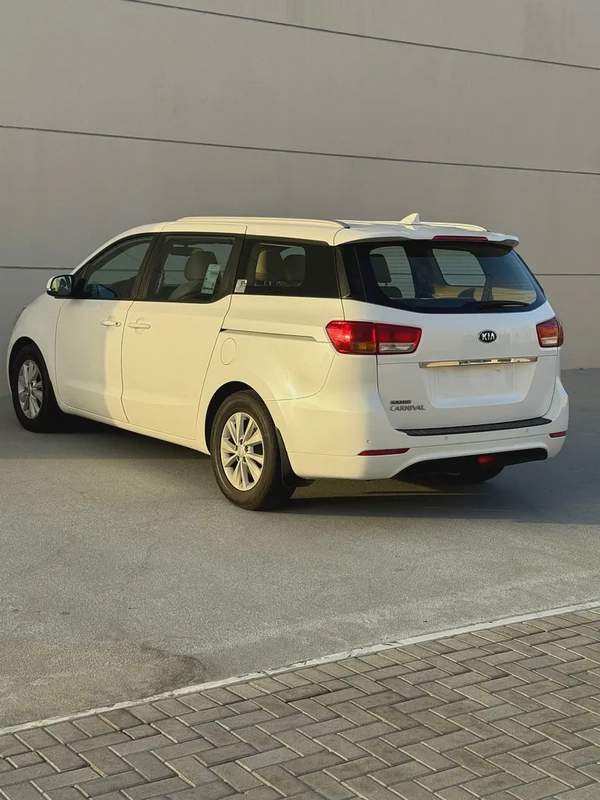 كيا كرنفال 2018 نظيفه جدا خليجي