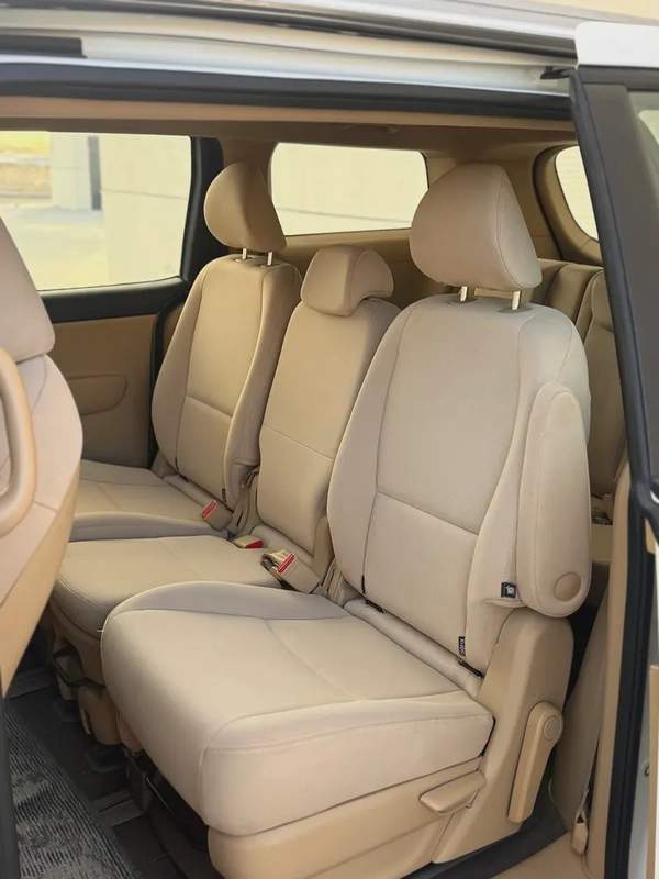 كيا كرنفال 2018 نظيفه جدا خليجي