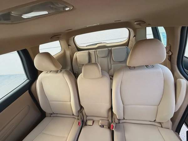 كيا كرنفال 2018 نظيفه جدا خليجي