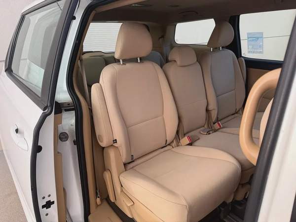 كيا كرنفال 2018 نظيفه جدا خليجي