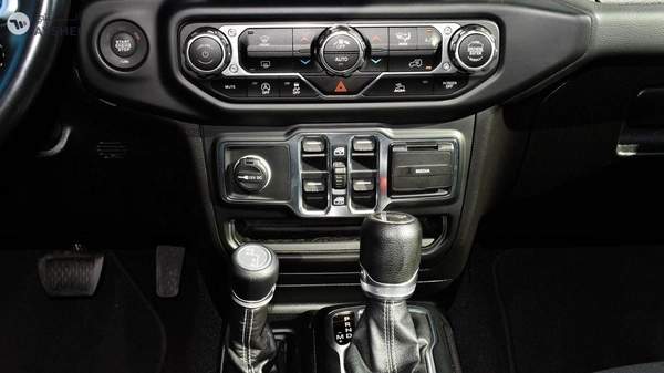 Jeep Wrangler SAHARA Canadian Specs