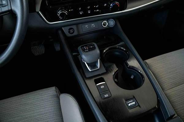 Nissan X-Trail S