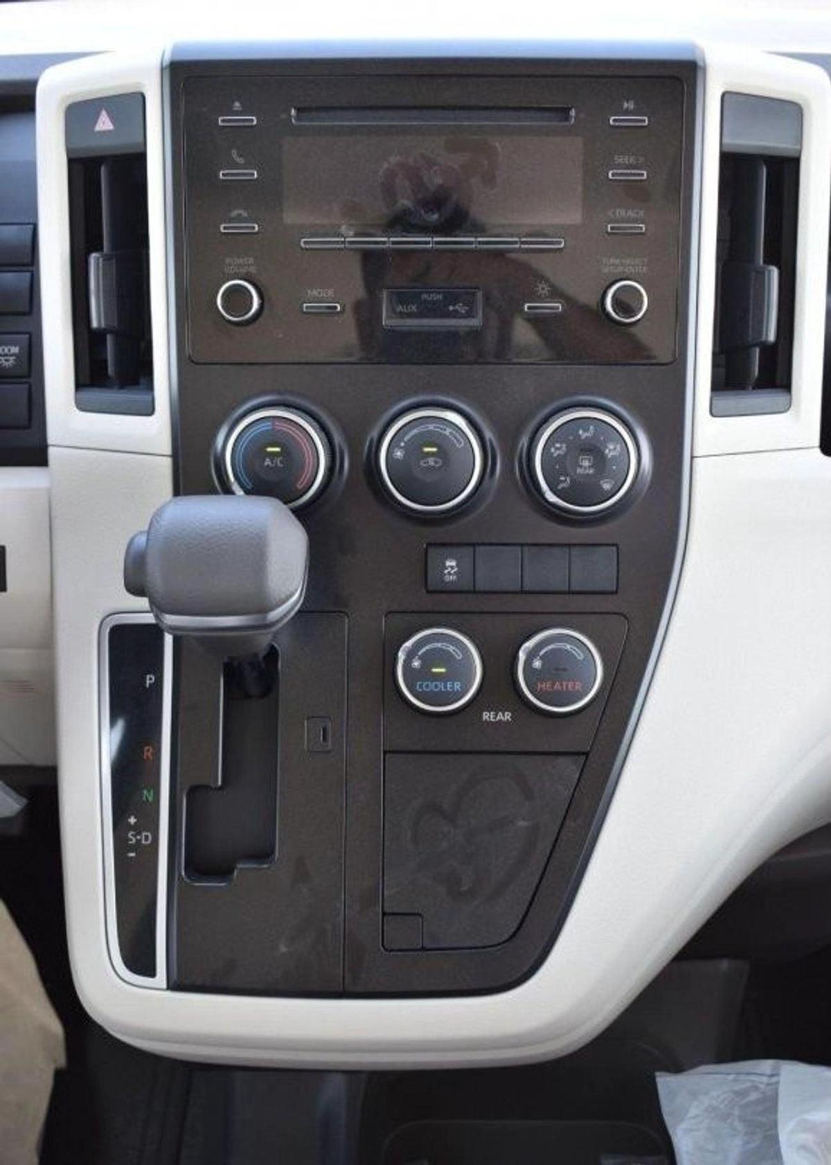 Toyota Hiace HIACE 3.5L 14 SETER-6-6