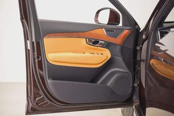 AED 1394 PM | VOLVO XC90 B6 INSCRIPTION 2018 | FULL AGENCY SERVICE HISTORY | 7- SEATER |1 YEAR WRNTY