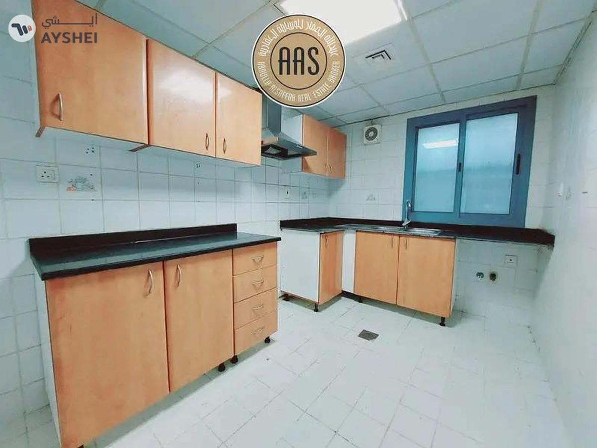 In prime location Near to mulla plaza huge 2bhk with all amenities-11-11