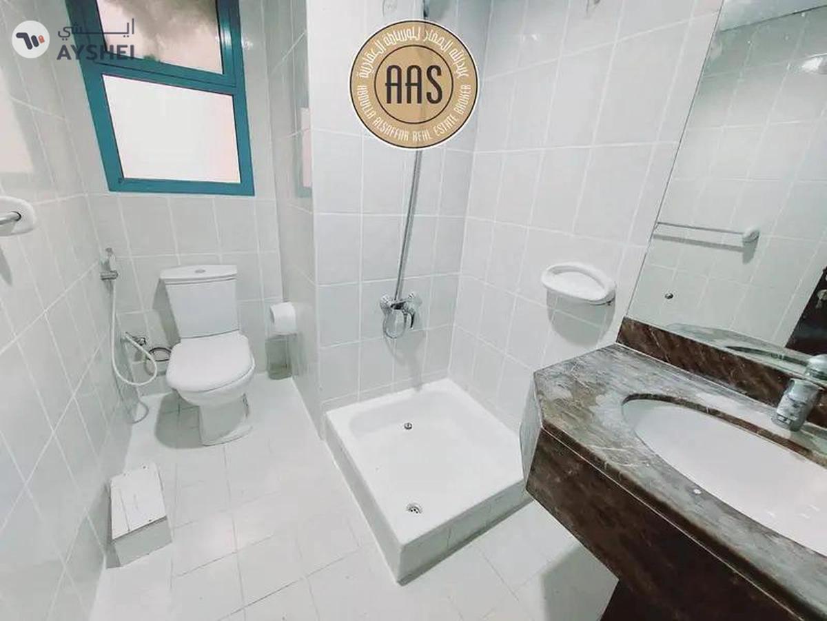 In prime location Near to mulla plaza huge 2bhk with all amenities-13-13