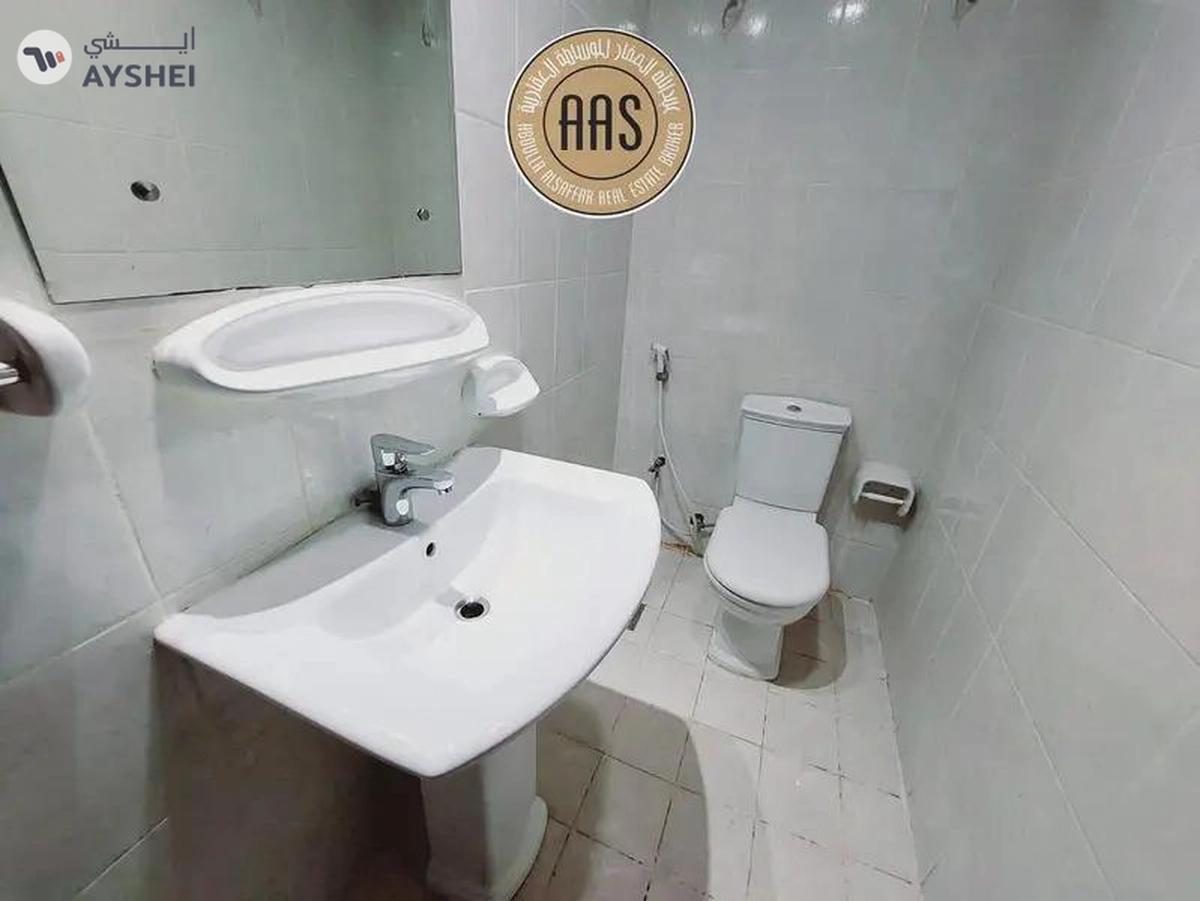 In prime location Near to mulla plaza huge 2bhk with all amenities-15-15