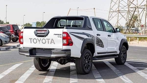 Toyota Hilux HILUX ADVENTURE 4.0L PETROL FOLL OPTION