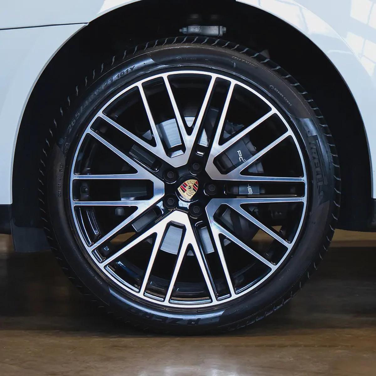 AED 4,407 pm • 0% Downpayment • Porsche Macan Chrono Package • 1 Year Warranty-5-5