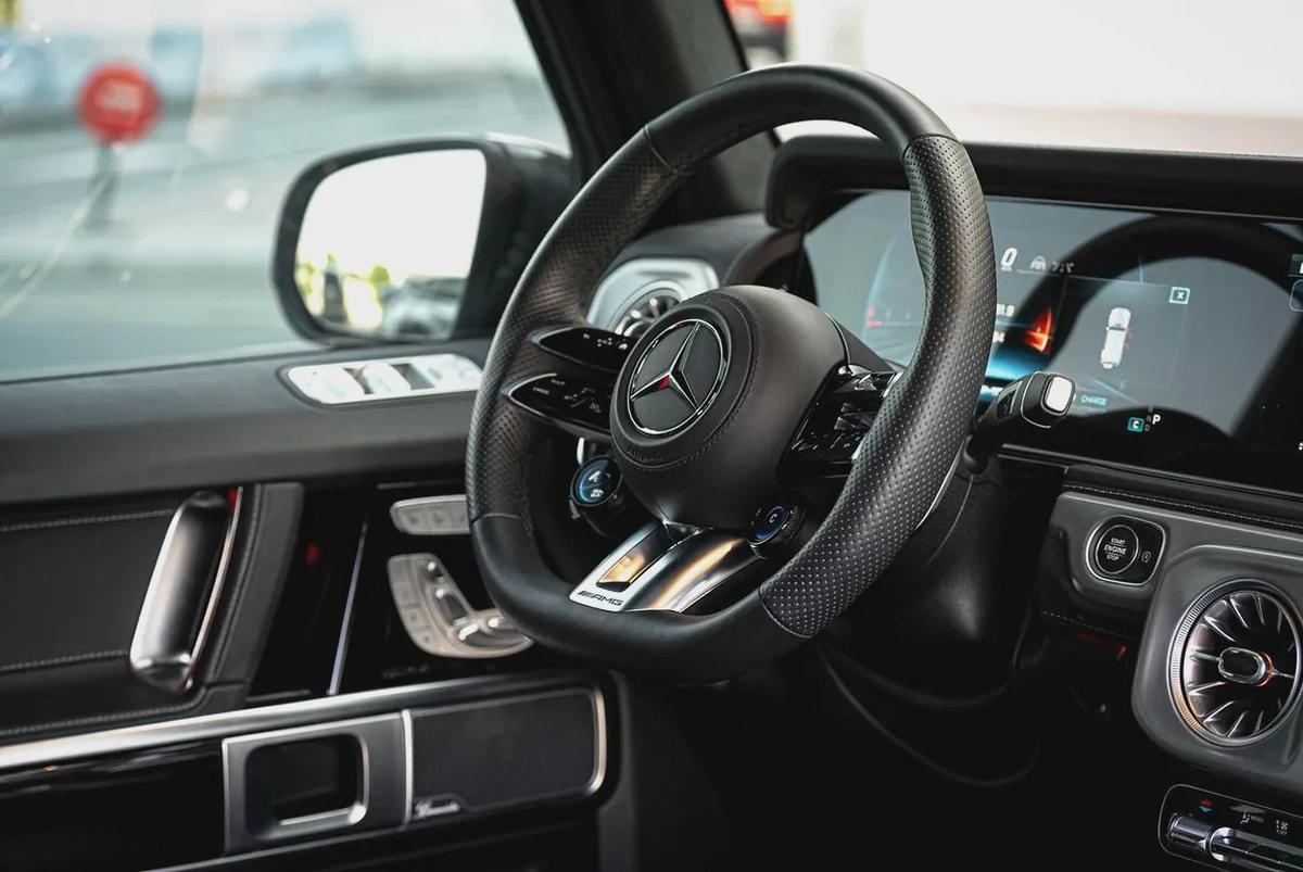 2025 | Mercedes G63 2025 | 3K KM only | Warranty | DoubleNP | White-12-12