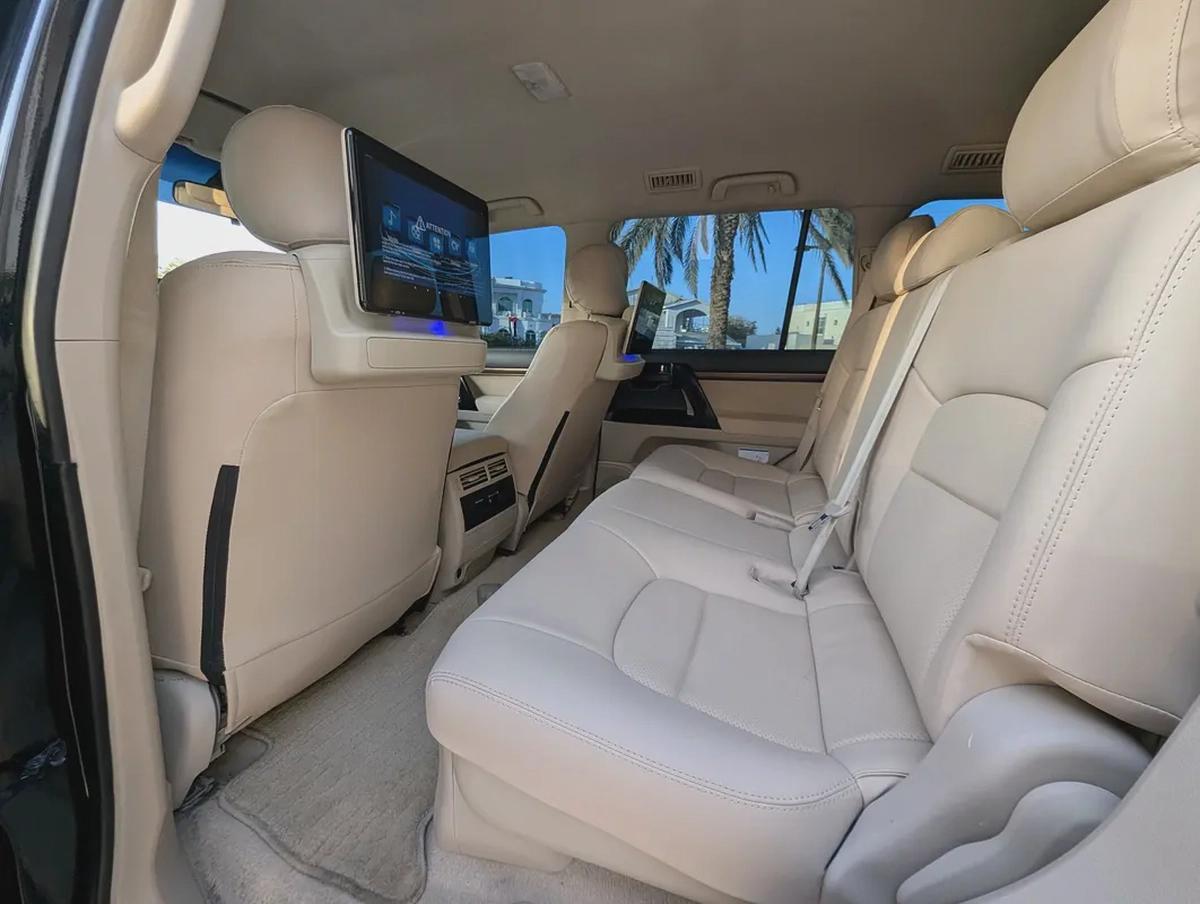 Toyota Land Cruiser GXR 2020 Facelifted 2025 - GCC Specs - Excellent Condition-5-5