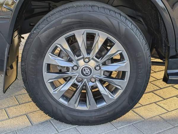 Toyota Land Cruiser GXR 2020 Facelifted 2025 - GCC Specs - Excellent Condition