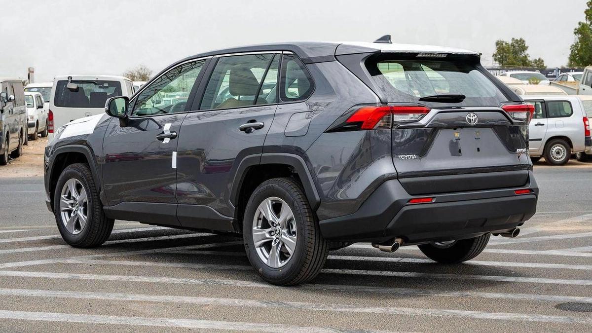 Toyota RAV4 2×4-3-3