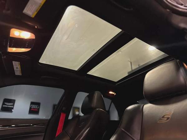 Chrysler 300S | 2016 | V6 | Luxury Sport Sedan | Excellent Condition.