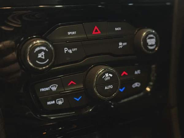 Chrysler 300S | 2016 | V6 | Luxury Sport Sedan | Excellent Condition.