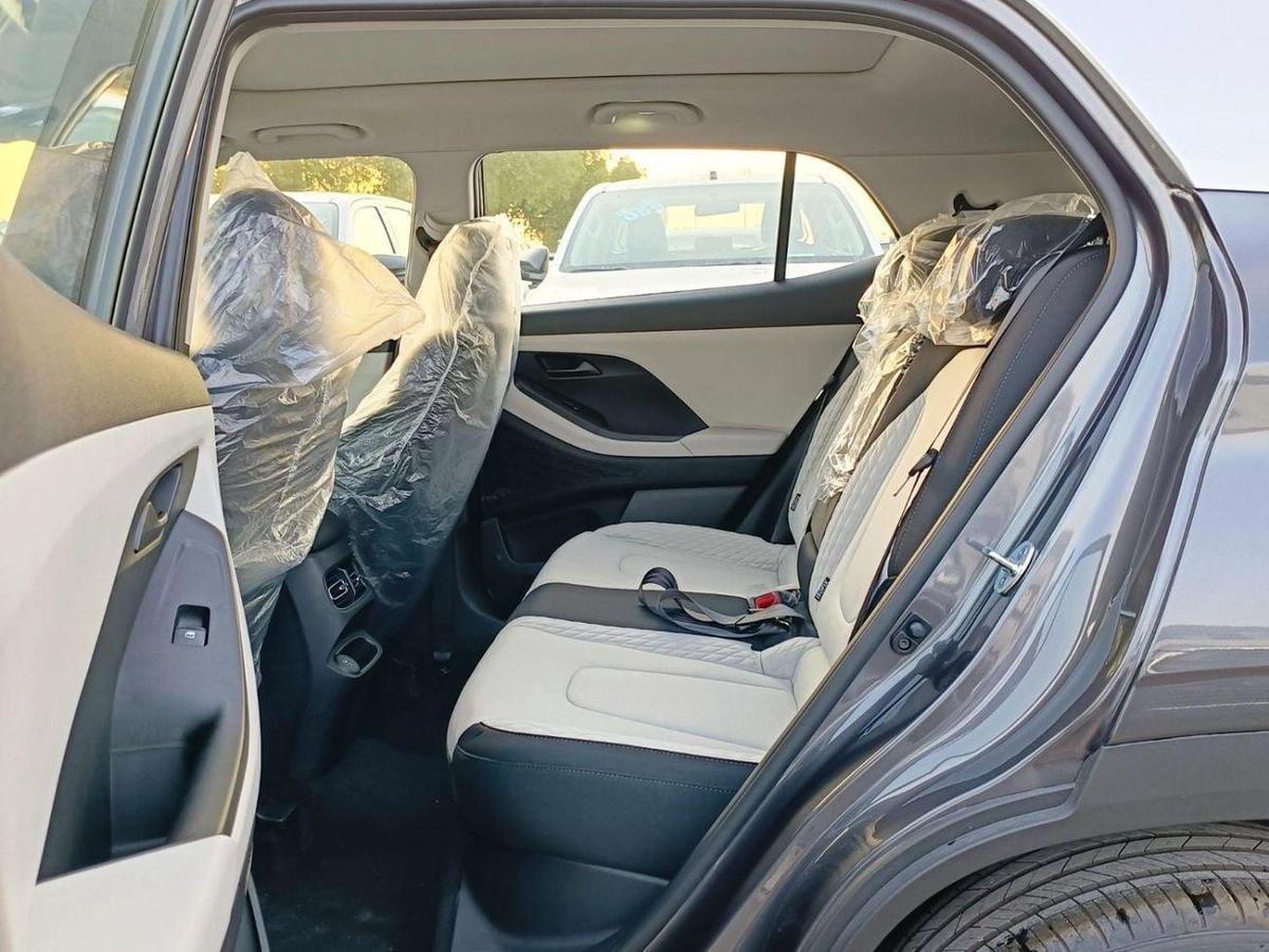 Hyundai Creta PREMIER PLUS/1.5L V4 A/T/FULL OPTION/8" DISPLAY AUDIO/RR CAMERA/PUSH START PANAROMIC SUNROOF/CODE# C-8-8