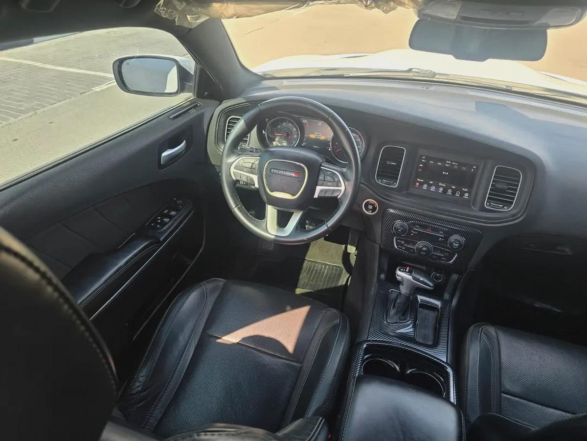 دودج تشارجر 2017 مواصفات امريكية 6 سلندر بحالة جيدة-5-5